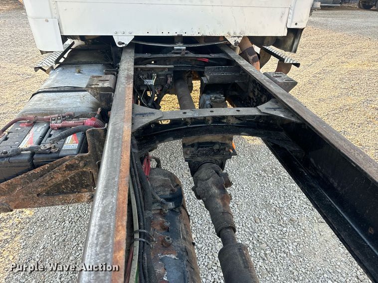 image for item EN5202 2005 Freightliner Business Class M2 truck cab and chassis