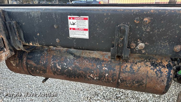 image for item EN5202 2005 Freightliner Business Class M2 truck cab and chassis