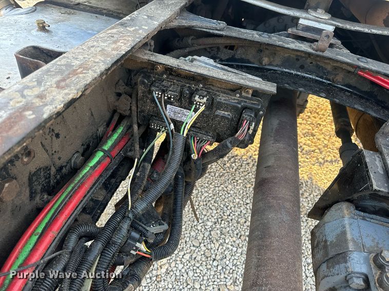 image for item EN5202 2005 Freightliner Business Class M2 truck cab and chassis