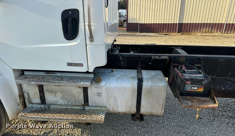 image for item EN5202 2005 Freightliner Business Class M2 truck cab and chassis