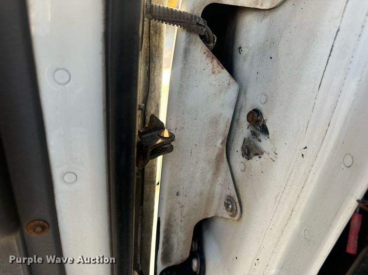 image for item EN5202 2005 Freightliner Business Class M2 truck cab and chassis