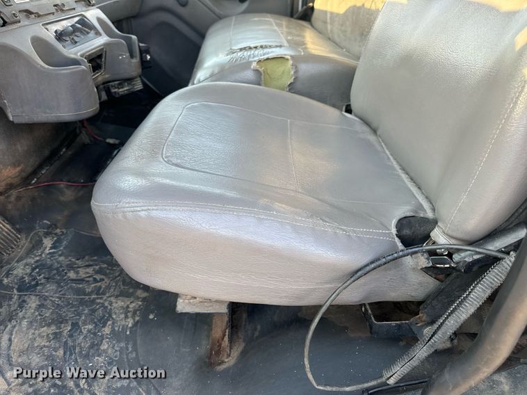 image for item EN5202 2005 Freightliner Business Class M2 truck cab and chassis