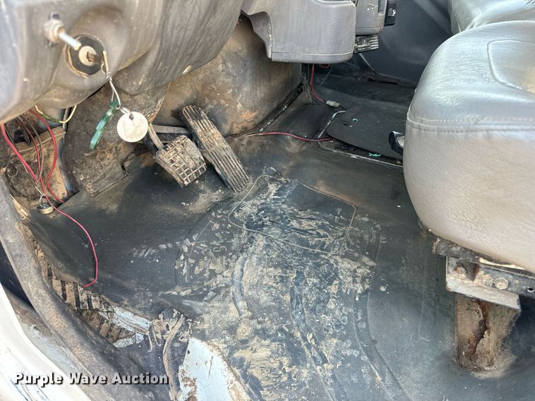 image for item EN5202 2005 Freightliner Business Class M2 truck cab and chassis