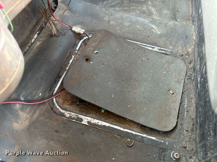 image for item EN5202 2005 Freightliner Business Class M2 truck cab and chassis