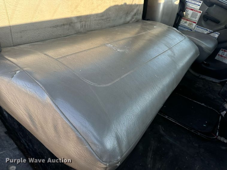 image for item EN5202 2005 Freightliner Business Class M2 truck cab and chassis