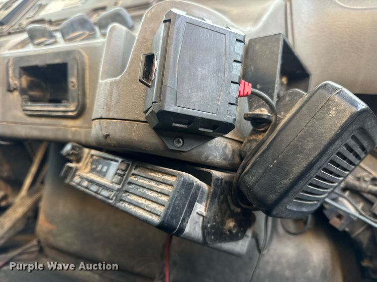 image for item EN5202 2005 Freightliner Business Class M2 truck cab and chassis