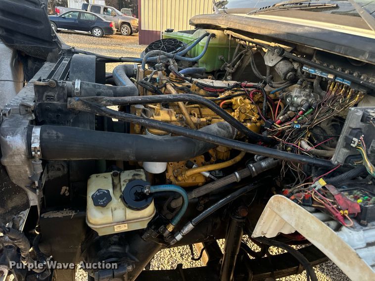 image for item EN5202 2005 Freightliner Business Class M2 truck cab and chassis