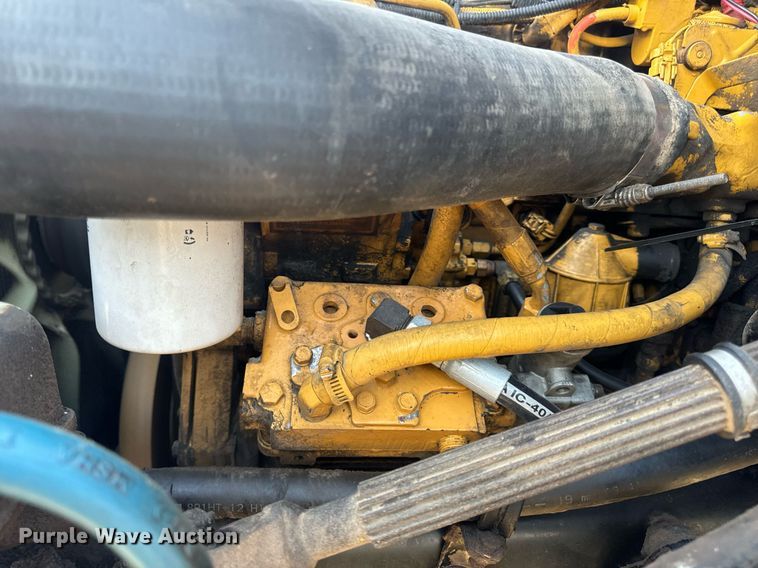 image for item EN5202 2005 Freightliner Business Class M2 truck cab and chassis