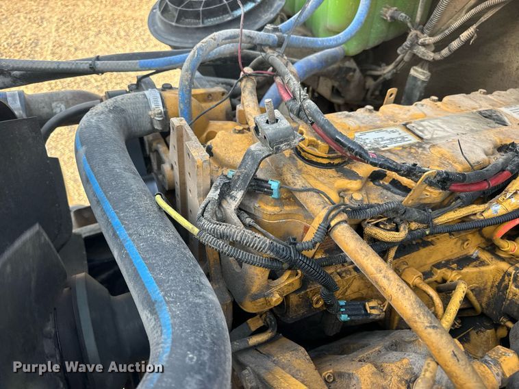 image for item EN5202 2005 Freightliner Business Class M2 truck cab and chassis