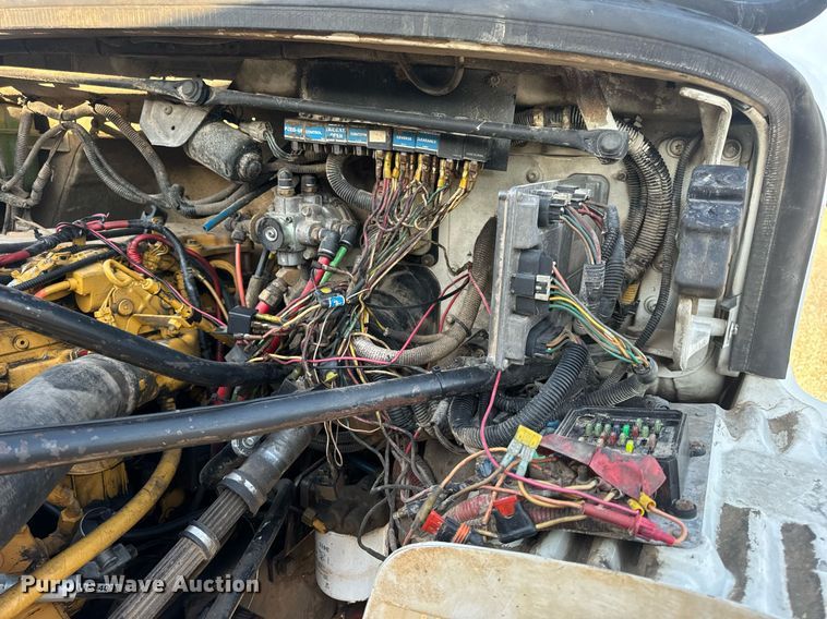 image for item EN5202 2005 Freightliner Business Class M2 truck cab and chassis