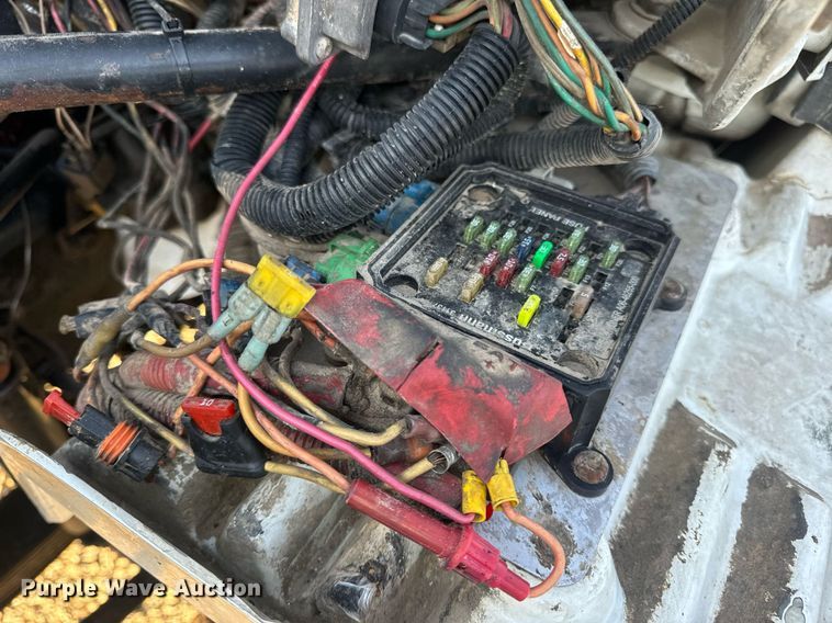 image for item EN5202 2005 Freightliner Business Class M2 truck cab and chassis