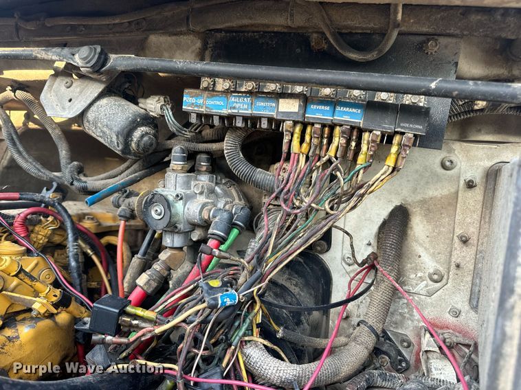 image for item EN5202 2005 Freightliner Business Class M2 truck cab and chassis