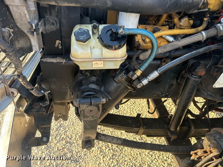 image for item EN5202 2005 Freightliner Business Class M2 truck cab and chassis