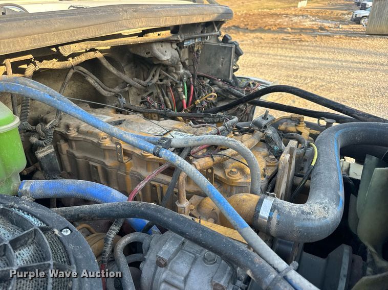 image for item EN5202 2005 Freightliner Business Class M2 truck cab and chassis