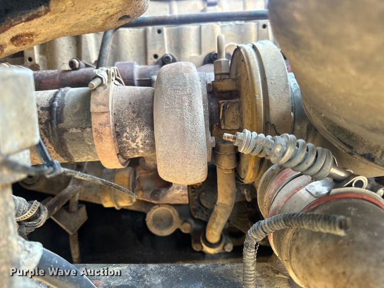 image for item EN5202 2005 Freightliner Business Class M2 truck cab and chassis