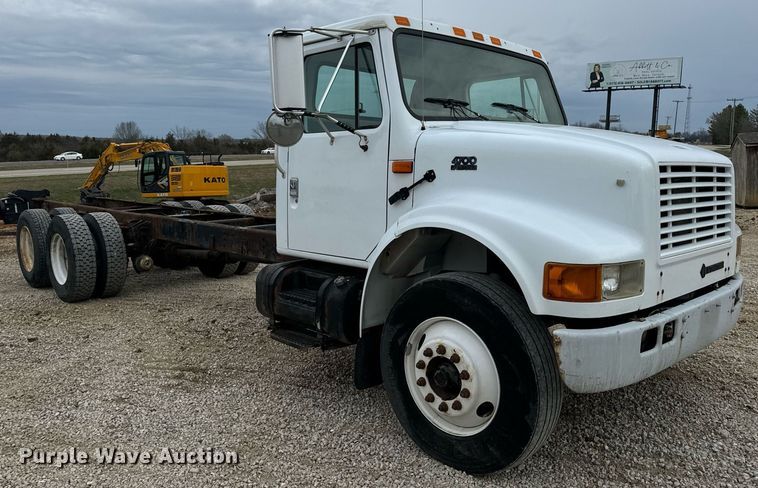 image for item EN5216 2001 International 4700 truck cab and chassis