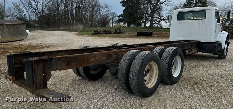 image for item EN5216 2001 International 4700 truck cab and chassis