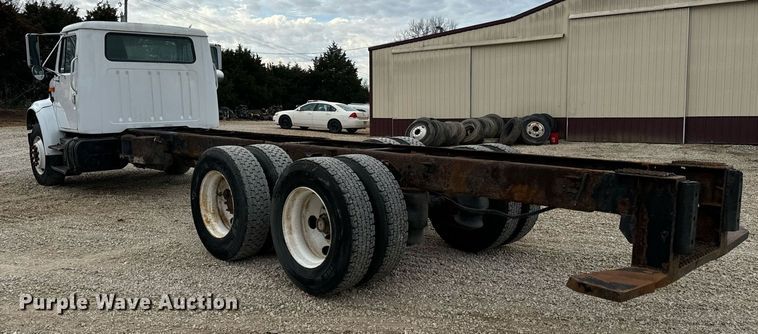image for item EN5216 2001 International 4700 truck cab and chassis