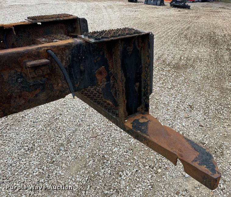 image for item EN5216 2001 International 4700 truck cab and chassis