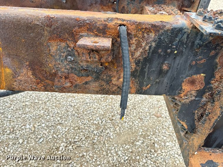 image for item EN5216 2001 International 4700 truck cab and chassis