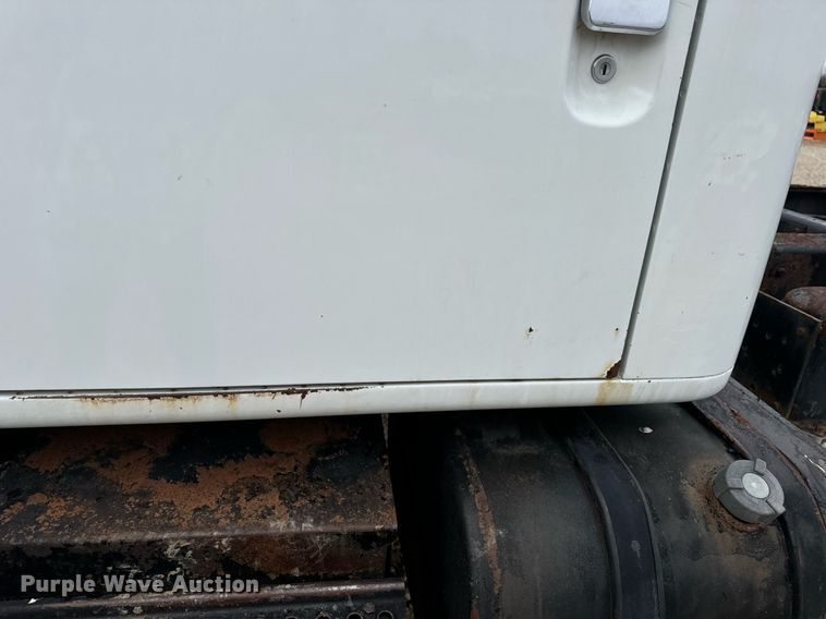 image for item EN5216 2001 International 4700 truck cab and chassis