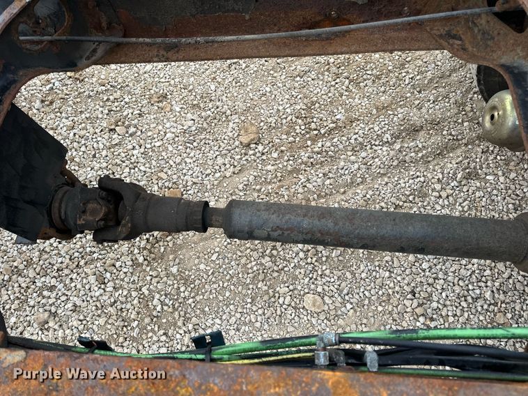 image for item EN5216 2001 International 4700 truck cab and chassis