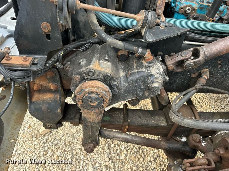 image for item EN5216 2001 International 4700 truck cab and chassis