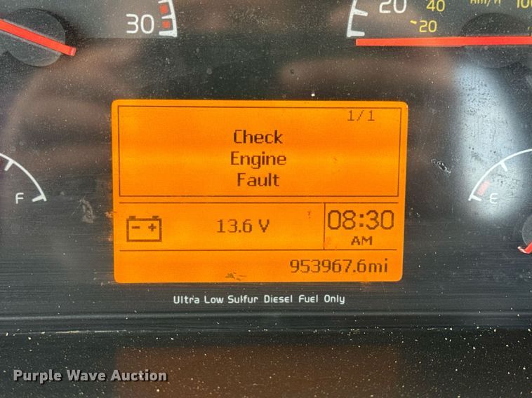 image for item EN5218 2013 Volvo VNL semi truck