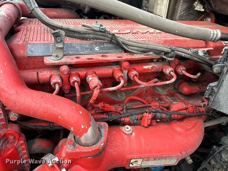 image for item EN5218 2013 Volvo VNL semi truck