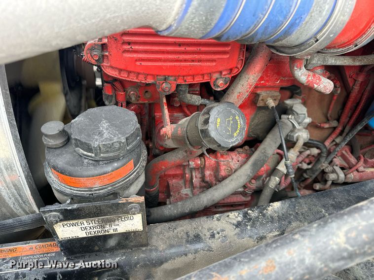 image for item EN5218 2013 Volvo VNL semi truck