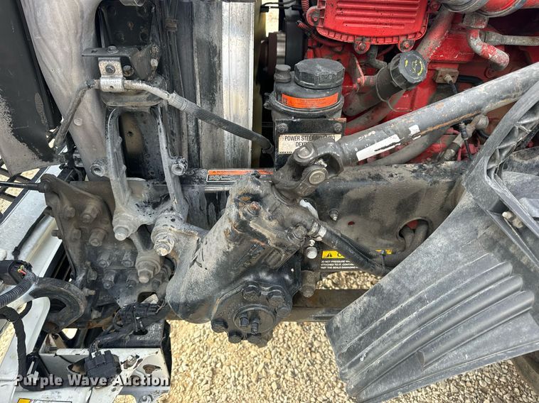 image for item EN5218 2013 Volvo VNL semi truck