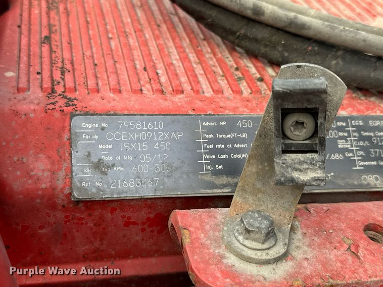 image for item EN5218 2013 Volvo VNL semi truck