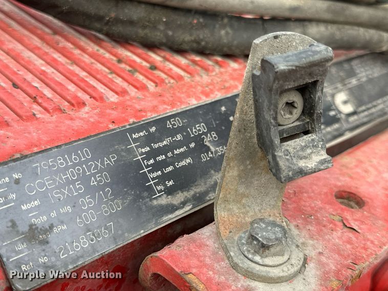 image for item EN5218 2013 Volvo VNL semi truck