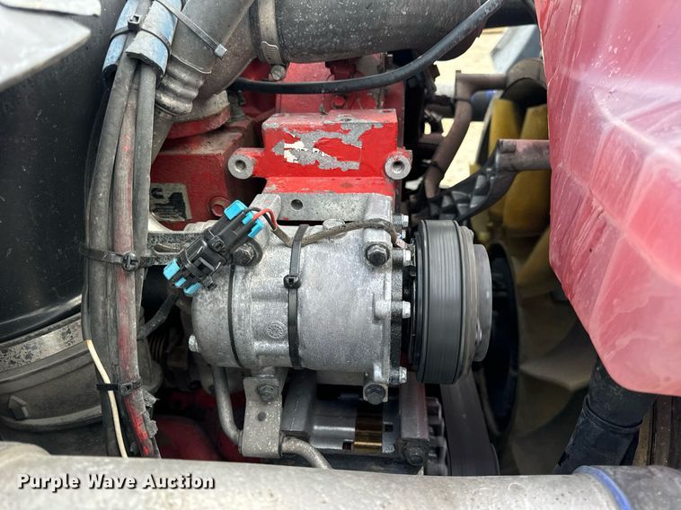 image for item EN5218 2013 Volvo VNL semi truck