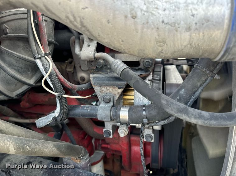 image for item EN5218 2013 Volvo VNL semi truck