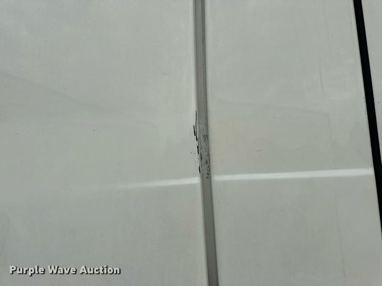 image for item EN5220 2013 Volvo VNL semi truck