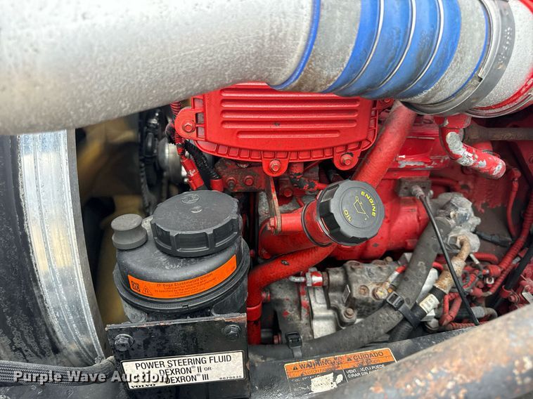 image for item EN5220 2013 Volvo VNL semi truck