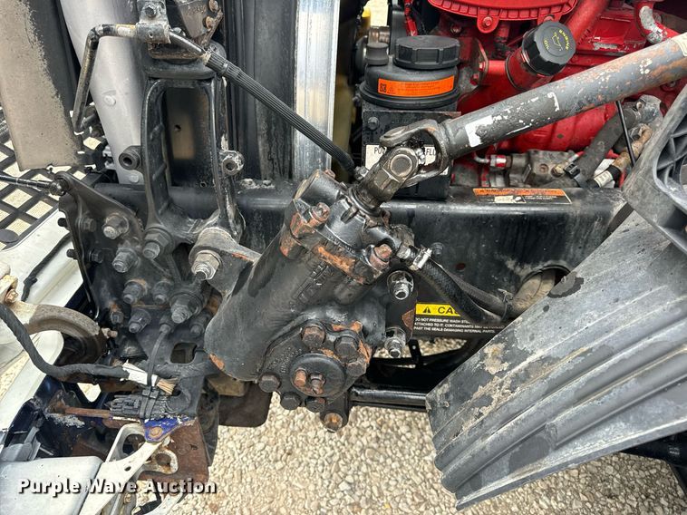 image for item EN5220 2013 Volvo VNL semi truck