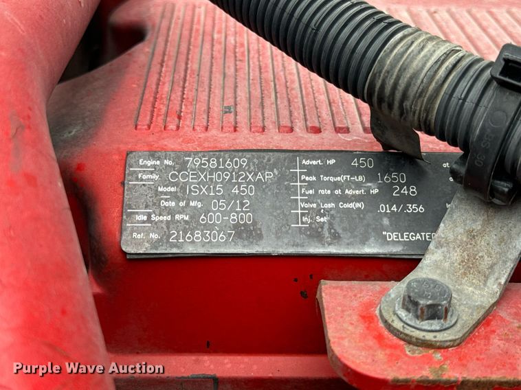 image for item EN5220 2013 Volvo VNL semi truck