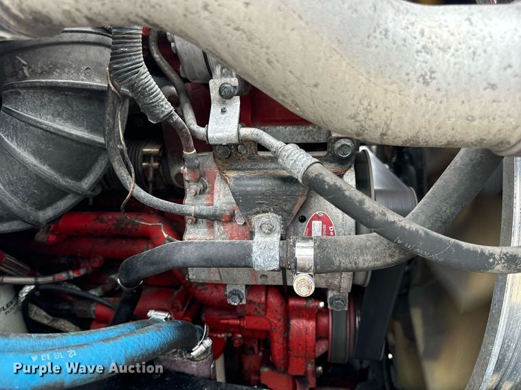 image for item EN5220 2013 Volvo VNL semi truck