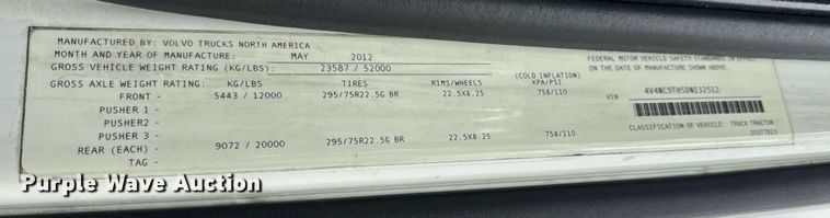 image for item EN5220 2013 Volvo VNL semi truck