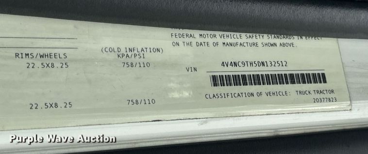 image for item EN5220 2013 Volvo VNL semi truck