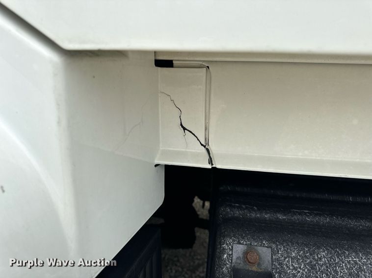 image for item EN5221 2013 Volvo VNL semi truck