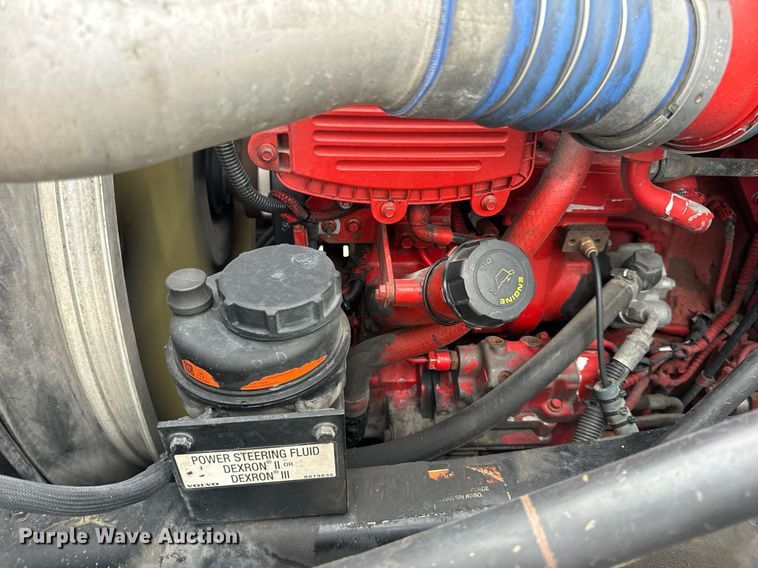 image for item EN5221 2013 Volvo VNL semi truck