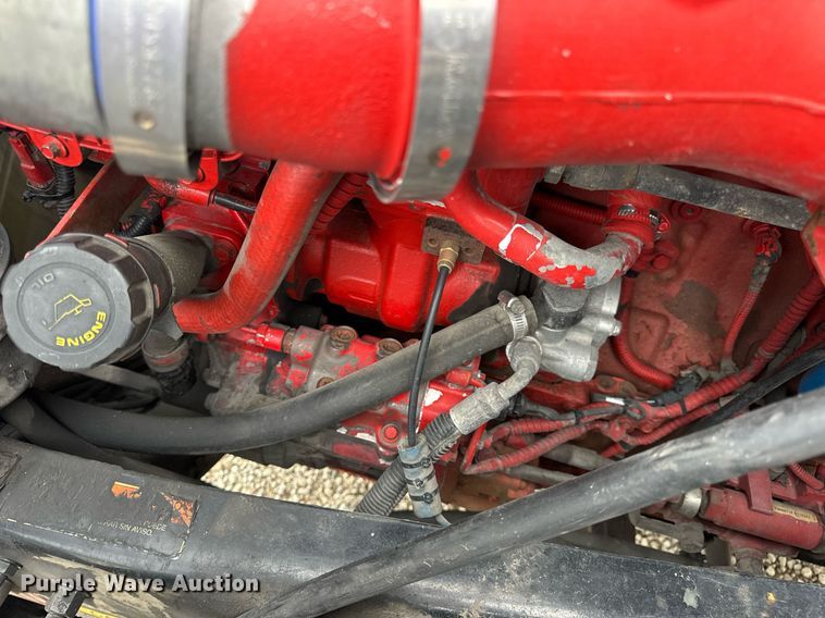 image for item EN5221 2013 Volvo VNL semi truck