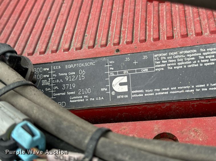 image for item EN5221 2013 Volvo VNL semi truck