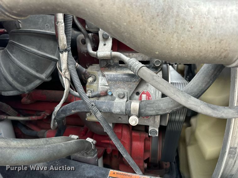 image for item EN5221 2013 Volvo VNL semi truck