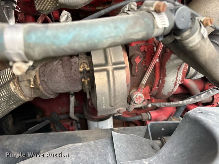 image for item EN5221 2013 Volvo VNL semi truck