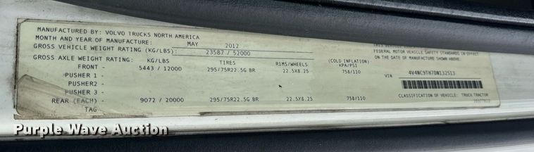 image for item EN5221 2013 Volvo VNL semi truck