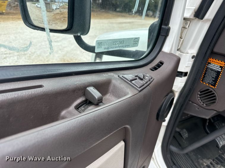 image for item EN5223 2014 Volvo VNL truck cab and chassis